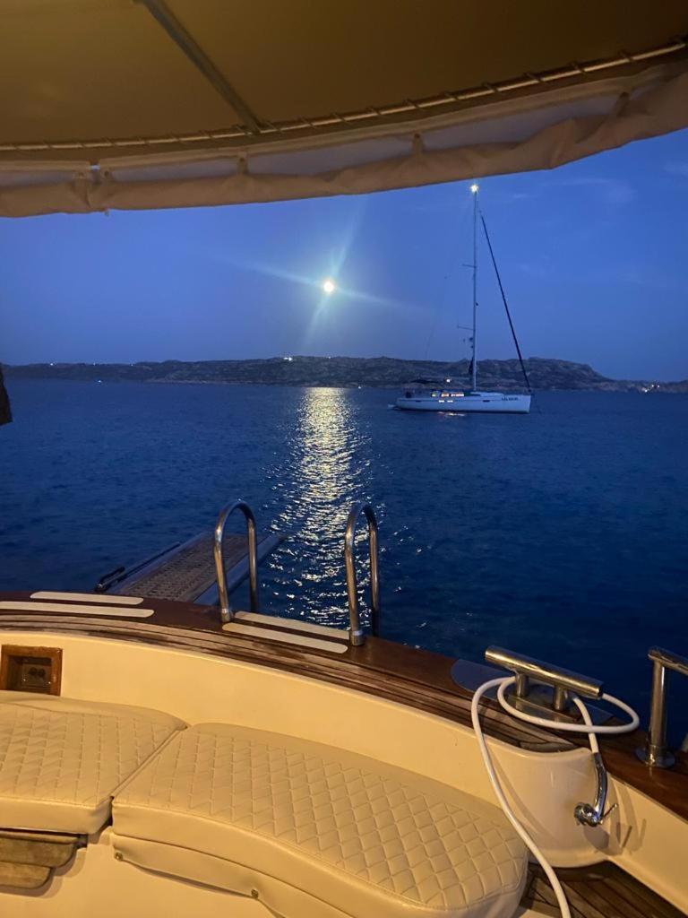ホテル Night On Board ラ・マッダレーナ エクステリア 写真
